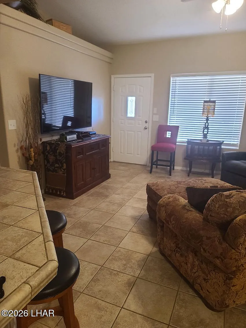 3 bed, 2.0 bath, 1292 sqft, $2,200 — Photo 4