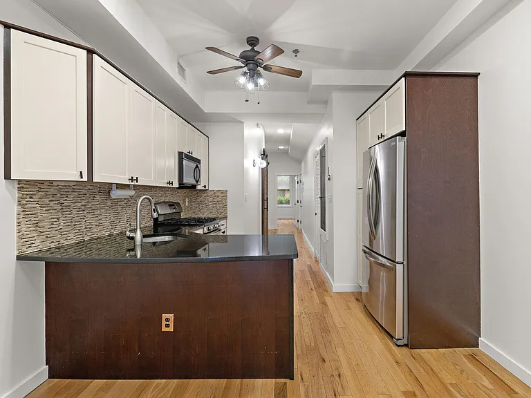 412 Monroe St #2 — Photo 4