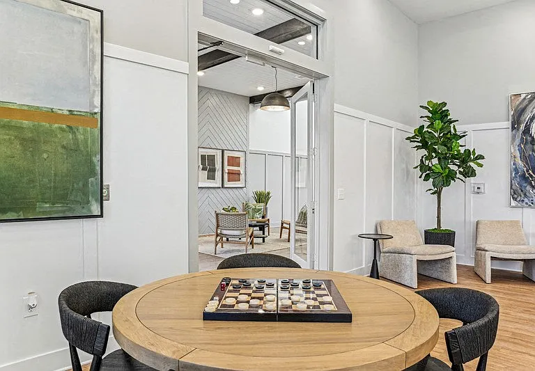 District West — Photo 17