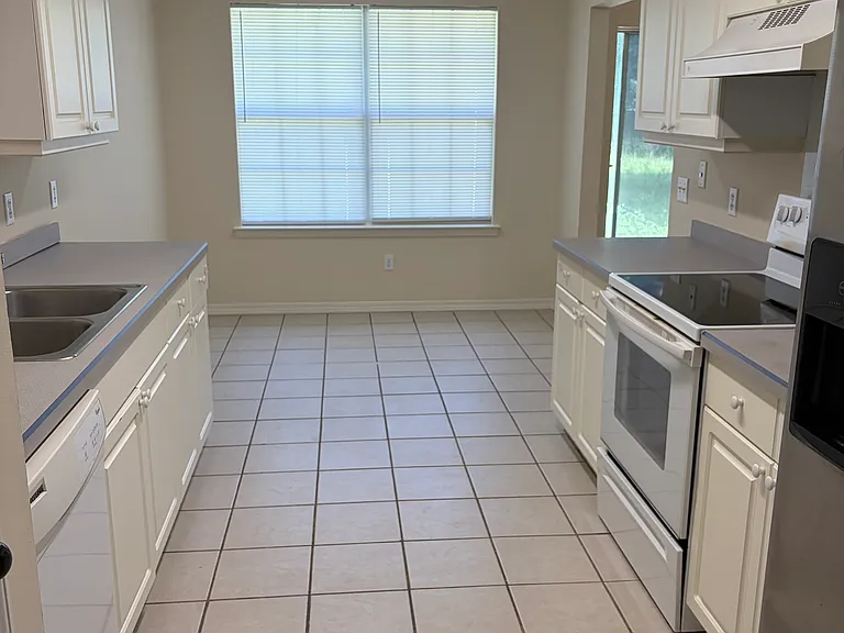 Chantilly Cir — Photo 2