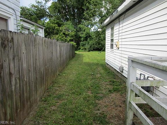 4th image of 262 Lee St
