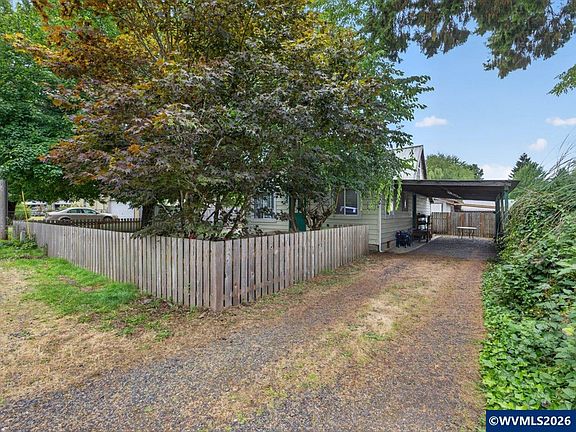 2nd image of 1143 Redwood St