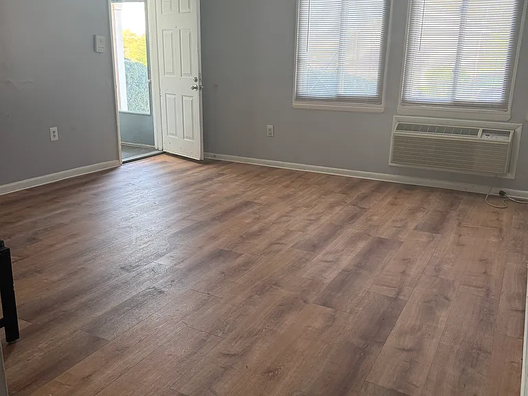250 Tanglewood Ln #F2 — Photo 2