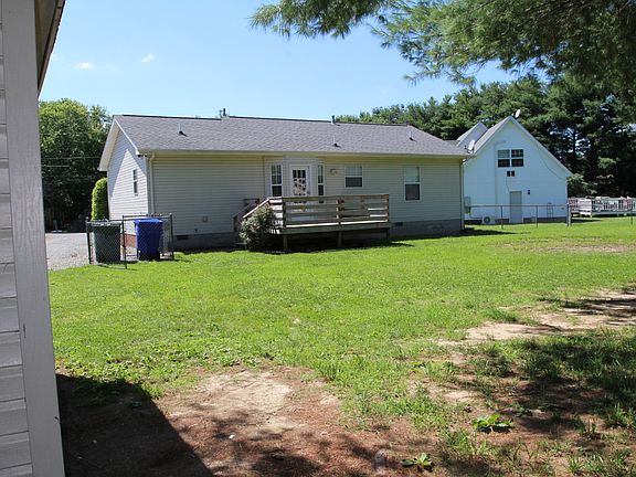 2nd image of 107 Bridlewood Ct