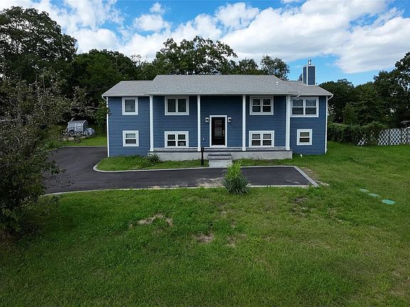 2nd image of 529 Spur Drive N