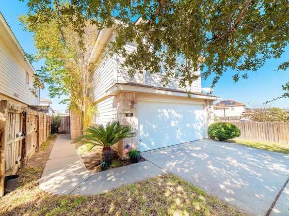 17512 Rock Port Rd, Laredo, TX 78045