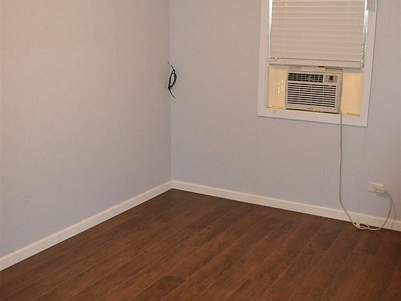 5th image of 135 E 152nd St