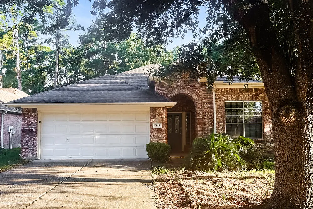 3 bed, 2.0 bath, 1837 sqft, $2,215 — Photo 1