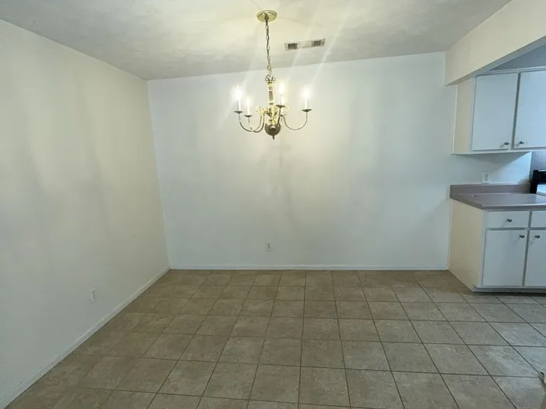 2922 Howard Ave — Photo 3