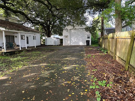 4th image of 301 Avenue M