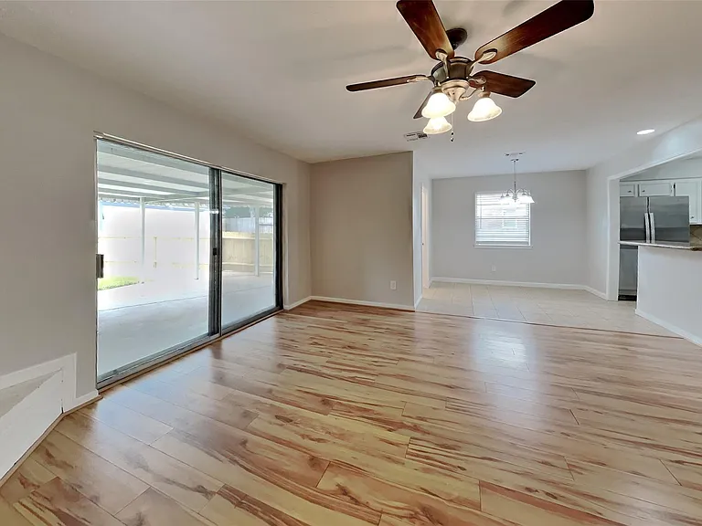 1920 Crooked Creek Ln — Photo 2