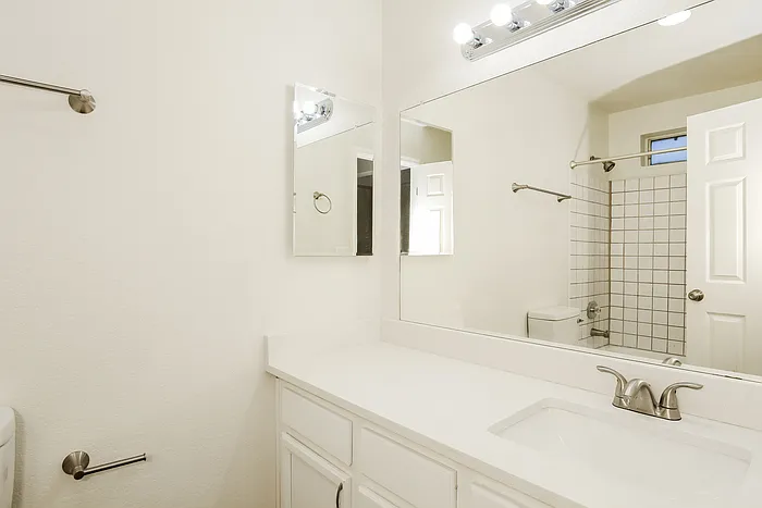 3143 W Julie Dr — Photo 10