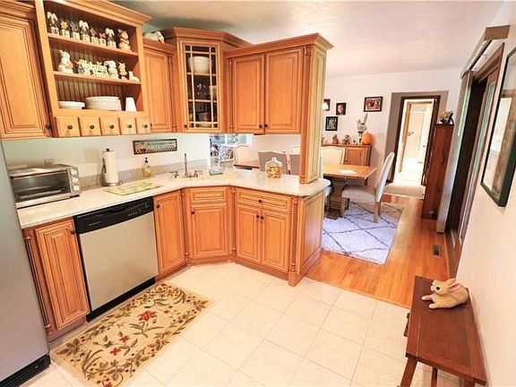 3rd image of 203 Edgewood Dr