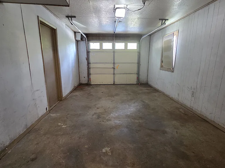 1106 N Hughes St — Photo 26