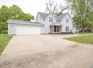 211 S Maple St, Inwood, IA 51240