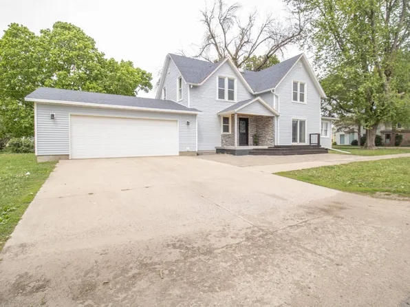 211 S Maple St, Inwood, IA 51240