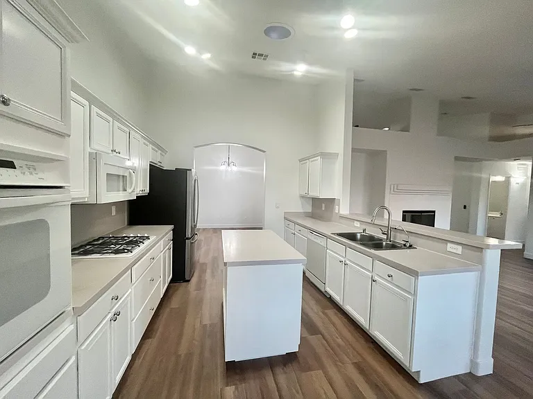 3816 Waynesvill St — Photo 15