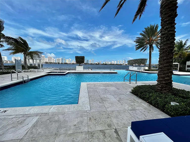 17111 Biscayne Blvd #1102 — Photo 28