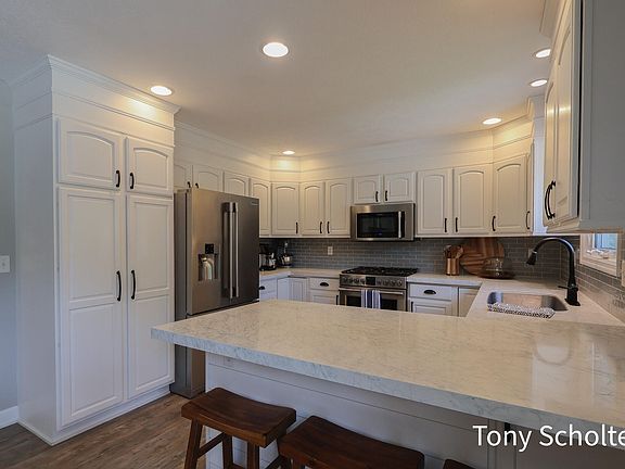 4th image of 4523 Lytham Dr