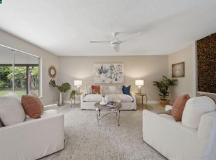 979 Tara Hills Dr, Pinole, CA 94564