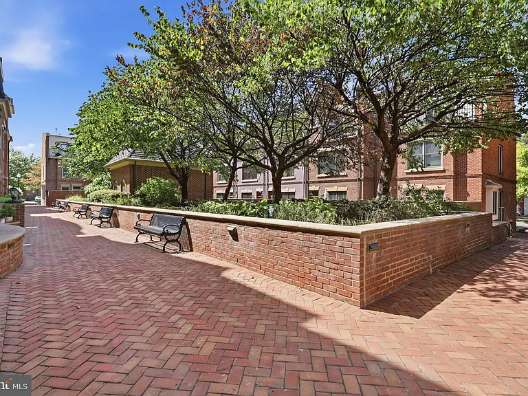 1302 Duke St — Photo 39