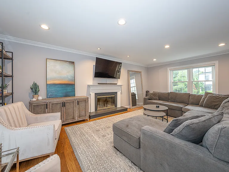 10 Hansen Ct — Photo 5