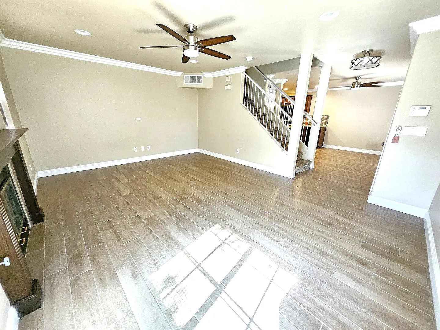 3 Bedroom, 3 Bath Townhouse in Henderson With Community Club House, Pool and Gym — Photo 4