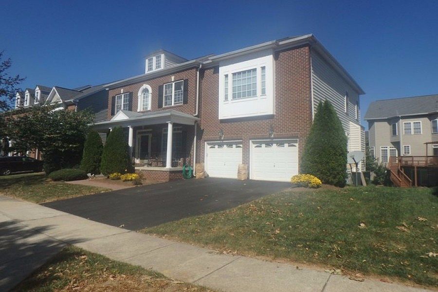 2nd image of 303 Summer Garden Way
