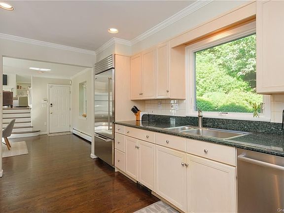 5th image of 19 Williams Ln