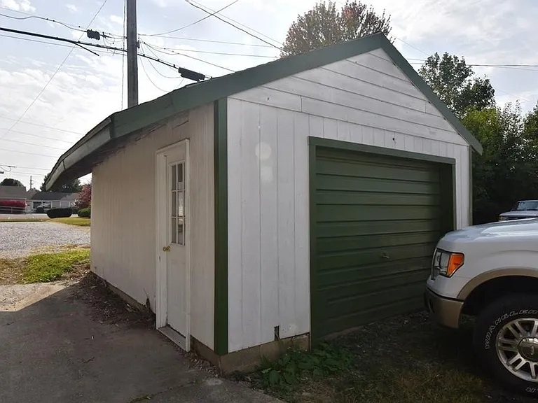 1355 E Walnut St — Photo 19