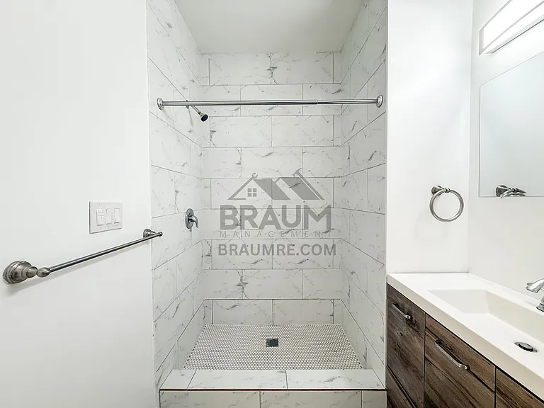 1423 Franklin St — Photo 22