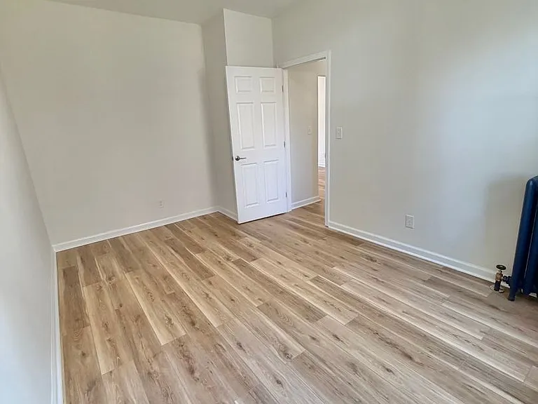 699 Stanley St — Photo 7