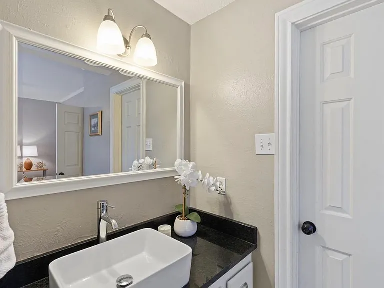 6318 Richmond Ave — Photo 18