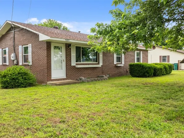 1201 S 5th St, Rogers, AR 72756