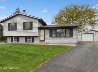 427 Sussex Ct, Park City, IL 60085