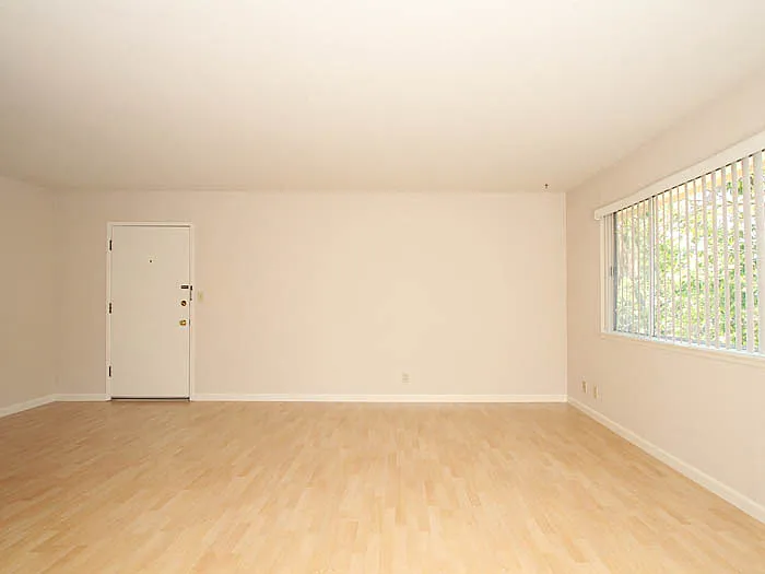562 Kendall Avenue — Photo 16