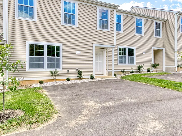 1210 Providence Blvd — Photo 1