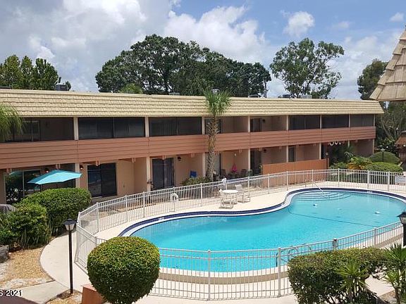 2nd image of 2499 Country Club Dr