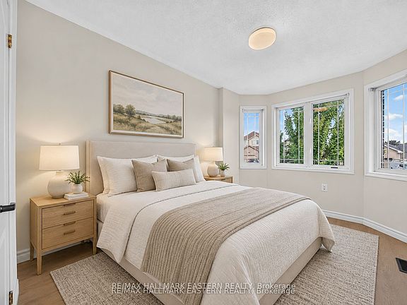 4th image of 656 Clancy Cres