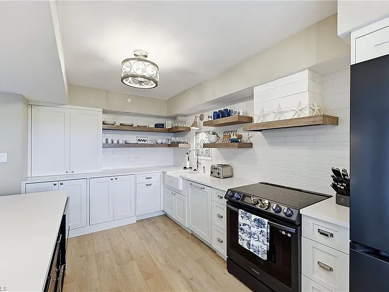 5501 Heron Point Dr #602 — Photo 5