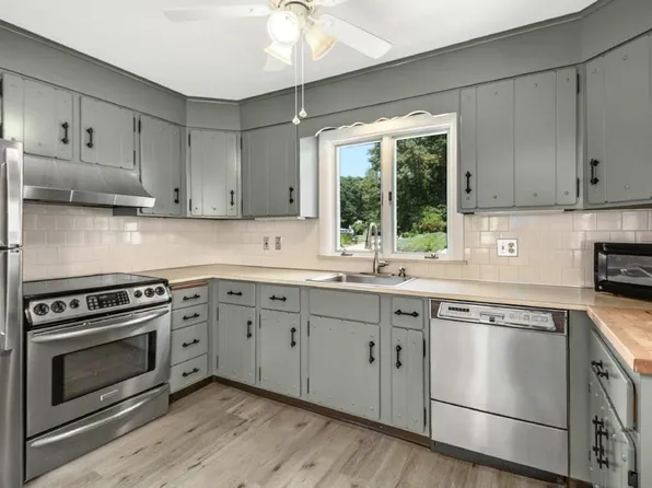 7 Hazel Plz, Uxbridge, MA 01569