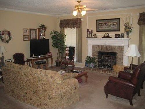 3rd image of 2713 Crestmont Dr