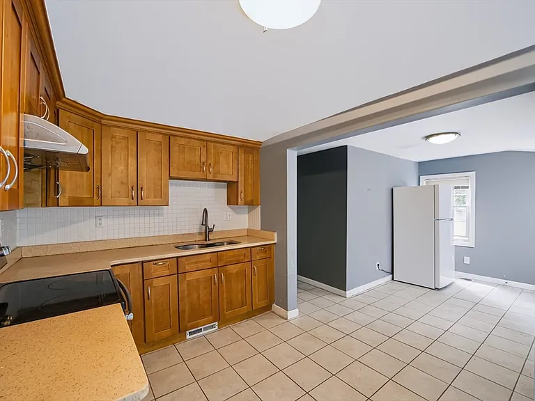 52 Common St #52 — Photo 8