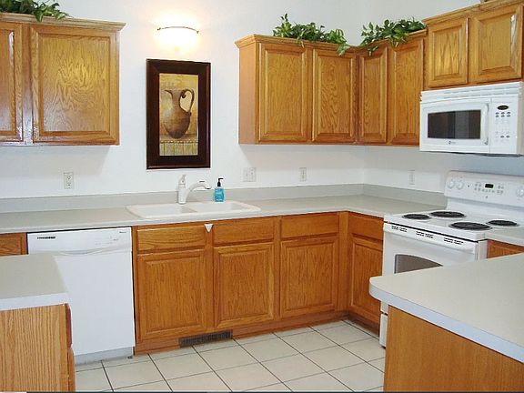 3rd image of 2949 Village Cir #A1