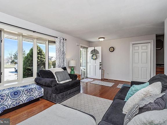 3rd image of 9202 Santa Rita Rd