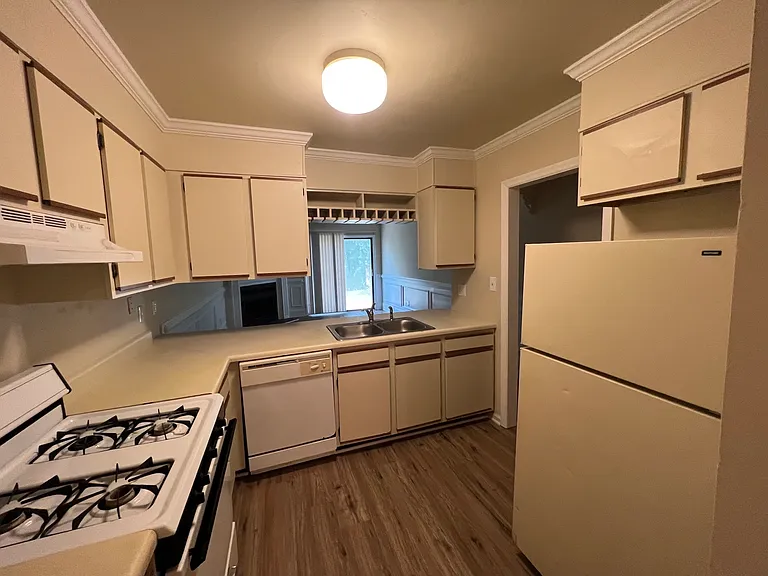 1555A Oakpointe Dr SW #A — Photo 7