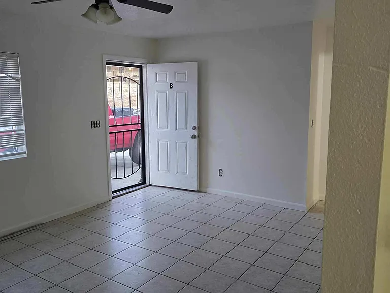 16442 Lariat Rd #B — Photo 3