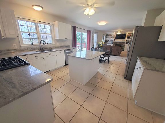 2nd image of 21 Scotland Cir