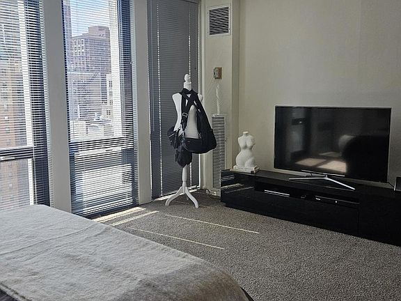 3rd image of 1 E Scott St APT 1907
