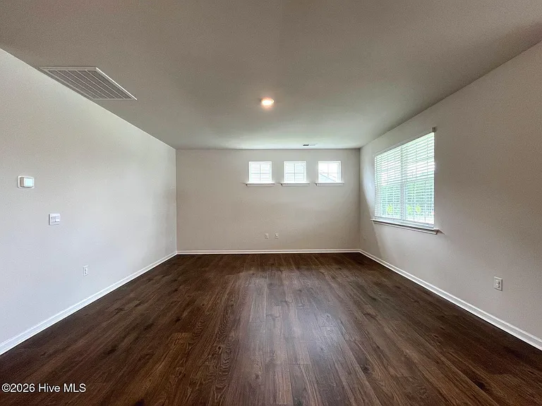 512 Ragapple Ln — Photo 5